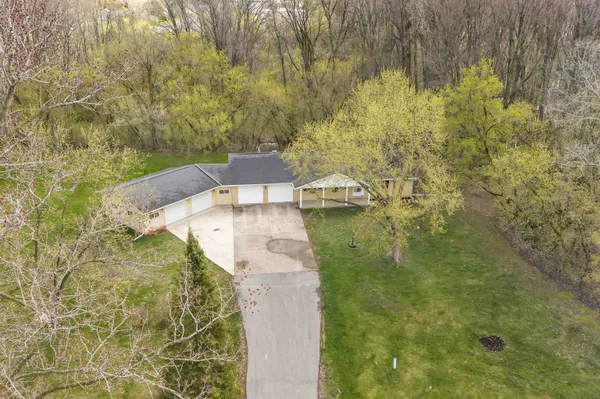 $450,000 | 2879 Lime Kiln Road, Green Bay, WI 54311