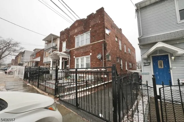 $749,900 | 99 Grafton Avenue, Newark, NJ 07104