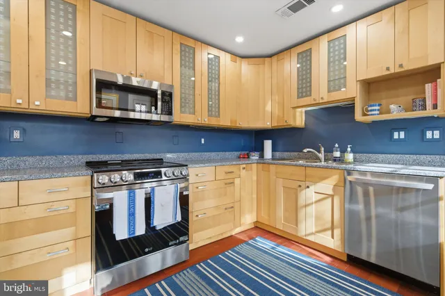 $2,300 | 230 Stony Run Lane, Unit 4F, Baltimore, MD 21210