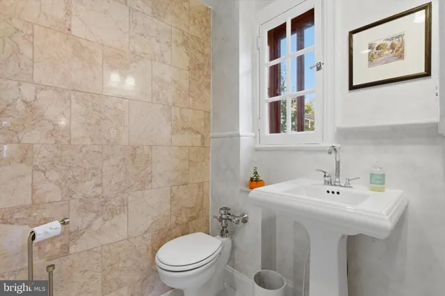 $2,300 | 230 Stony Run Lane, Unit 4F, Baltimore, MD 21210