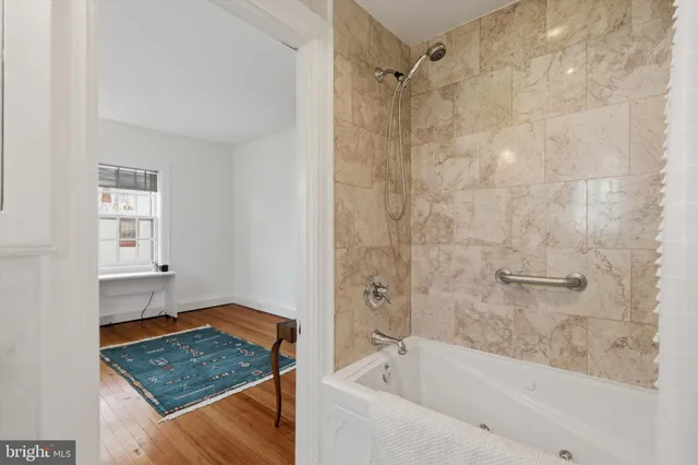 $2,300 | 230 Stony Run Lane, Unit 4F, Baltimore, MD 21210