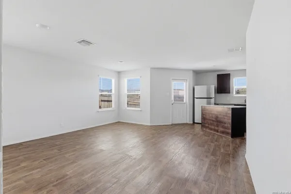 $1,900 | 926 Cozumel Emerald, San Antonio, TX 78253