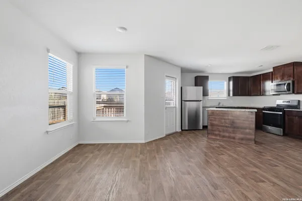 $1,900 | 926 Cozumel Emerald, San Antonio, TX 78253