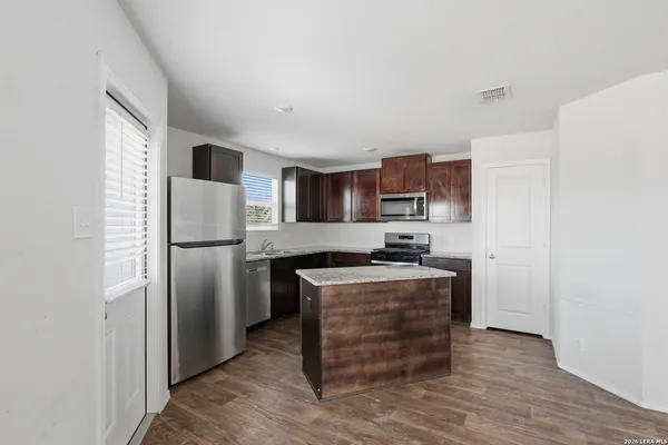 $1,900 | 926 Cozumel Emerald, San Antonio, TX 78253