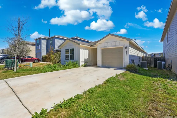 $1,900 | 926 Cozumel Emerald, San Antonio, TX 78253