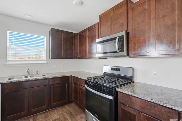 $1,900 | 926 Cozumel Emerald, San Antonio, TX 78253