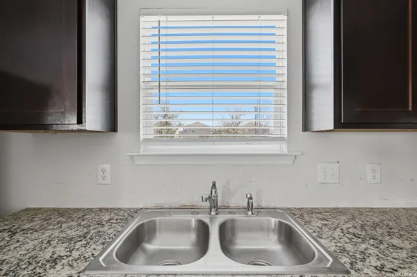 $1,900 | 926 Cozumel Emerald, San Antonio, TX 78253