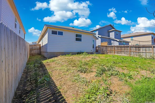 $1,900 | 926 Cozumel Emerald, San Antonio, TX 78253