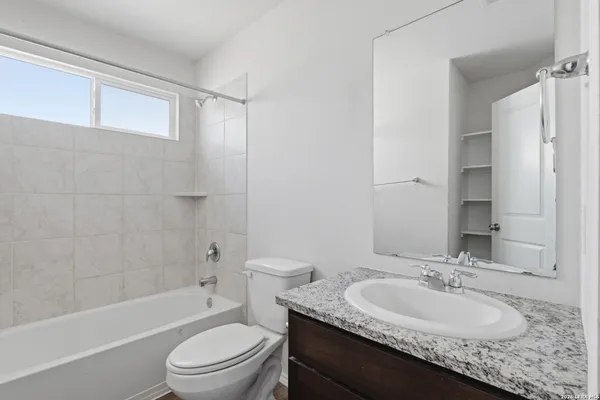 $1,900 | 926 Cozumel Emerald, San Antonio, TX 78253