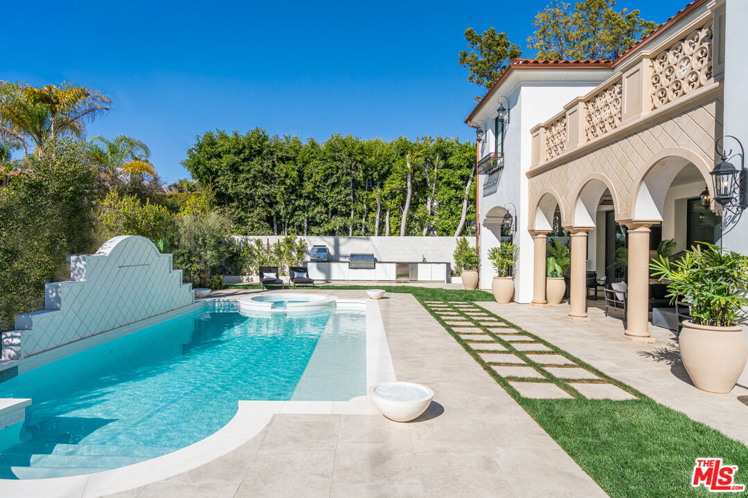 611 North Hillcrest Road Beverly Hills, CA 90210 - Photo 21 of 65