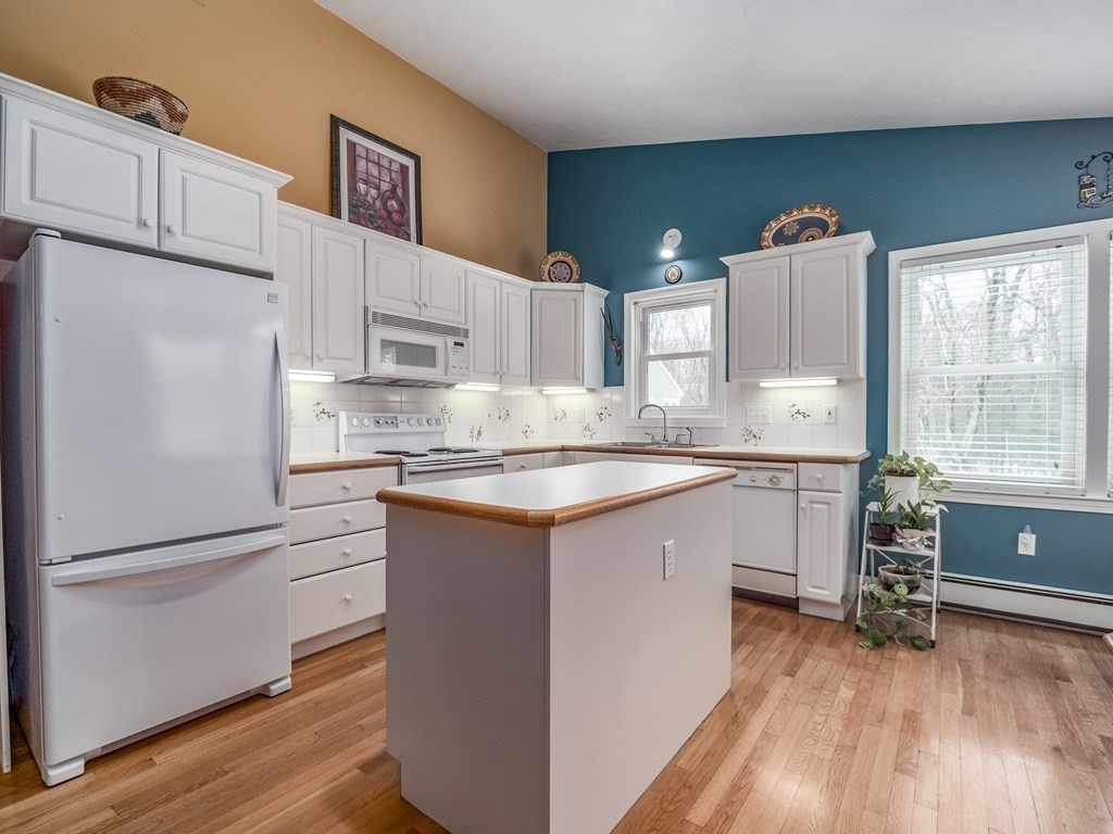 119 Stow Road, Unit 119 Boxborough, MA 01719 - Photo 2 of 39