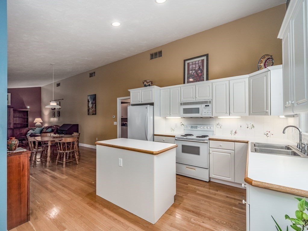 119 Stow Road, Unit 119 Boxborough, MA 01719 - Photo 3 of 39