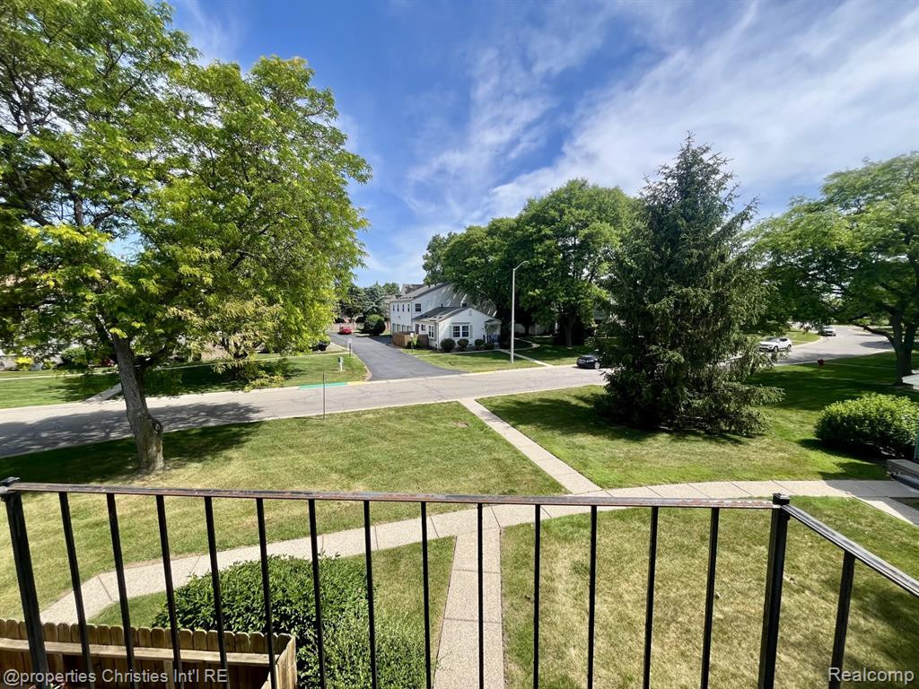 23672 North Rockledge Novi, MI 48375 - Photo 8 of 22