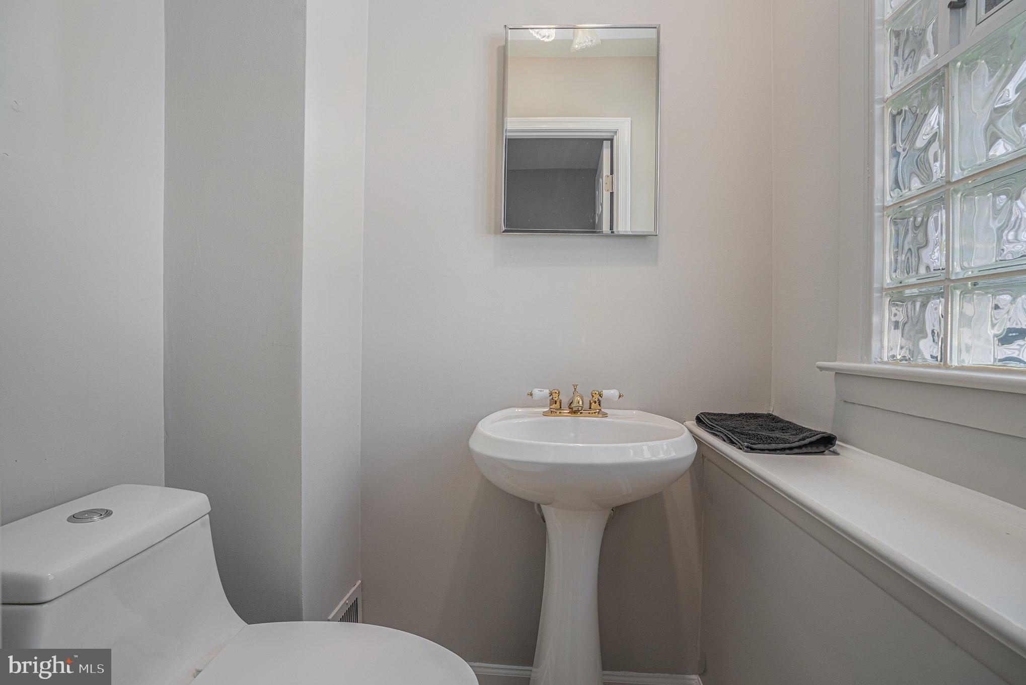 621 Kismet Road Philadelphia, PA 19115 - Photo 7 of 38 a bathroom with a sink toilet and a mirror