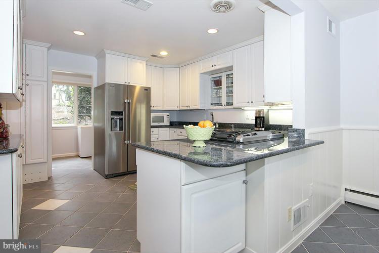 3207 Park View Road Chevy Chase, MD 20815 - Photo 14 of 30 Kitchen