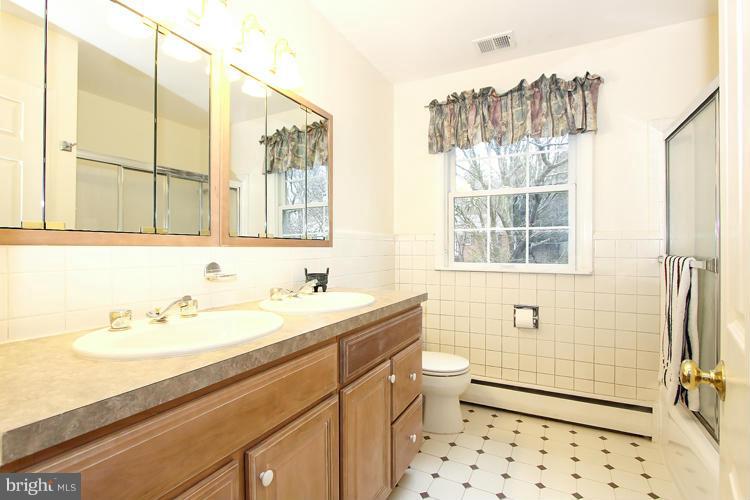 3207 Park View Road Chevy Chase, MD 20815 - Photo 23 of 30 Bath