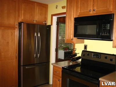 509 Magnolia Road Hellertown, PA 18055 - Photo 5 of 14 Gallery Image 5