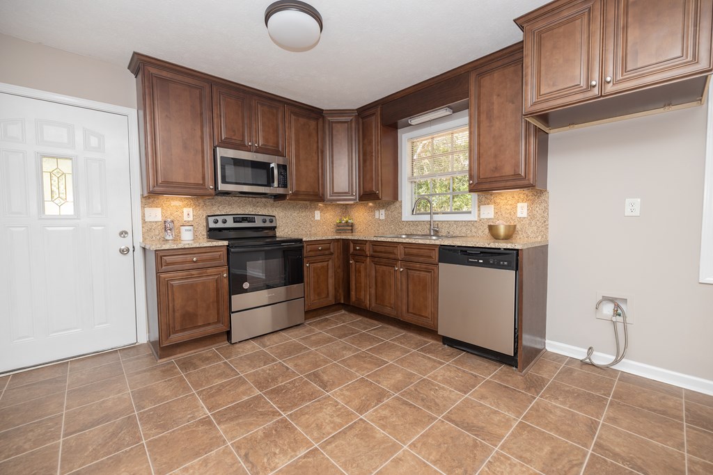 6136 Raleigh Court Columbus, GA 31909 - Photo 7 of 26 Gallery Image 7