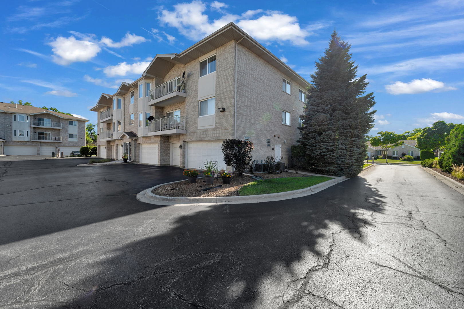 717 North 5th Avenue, Unit 302 Addison, IL 60101 - Photo 20 of 25 a view of a house with entertaining space