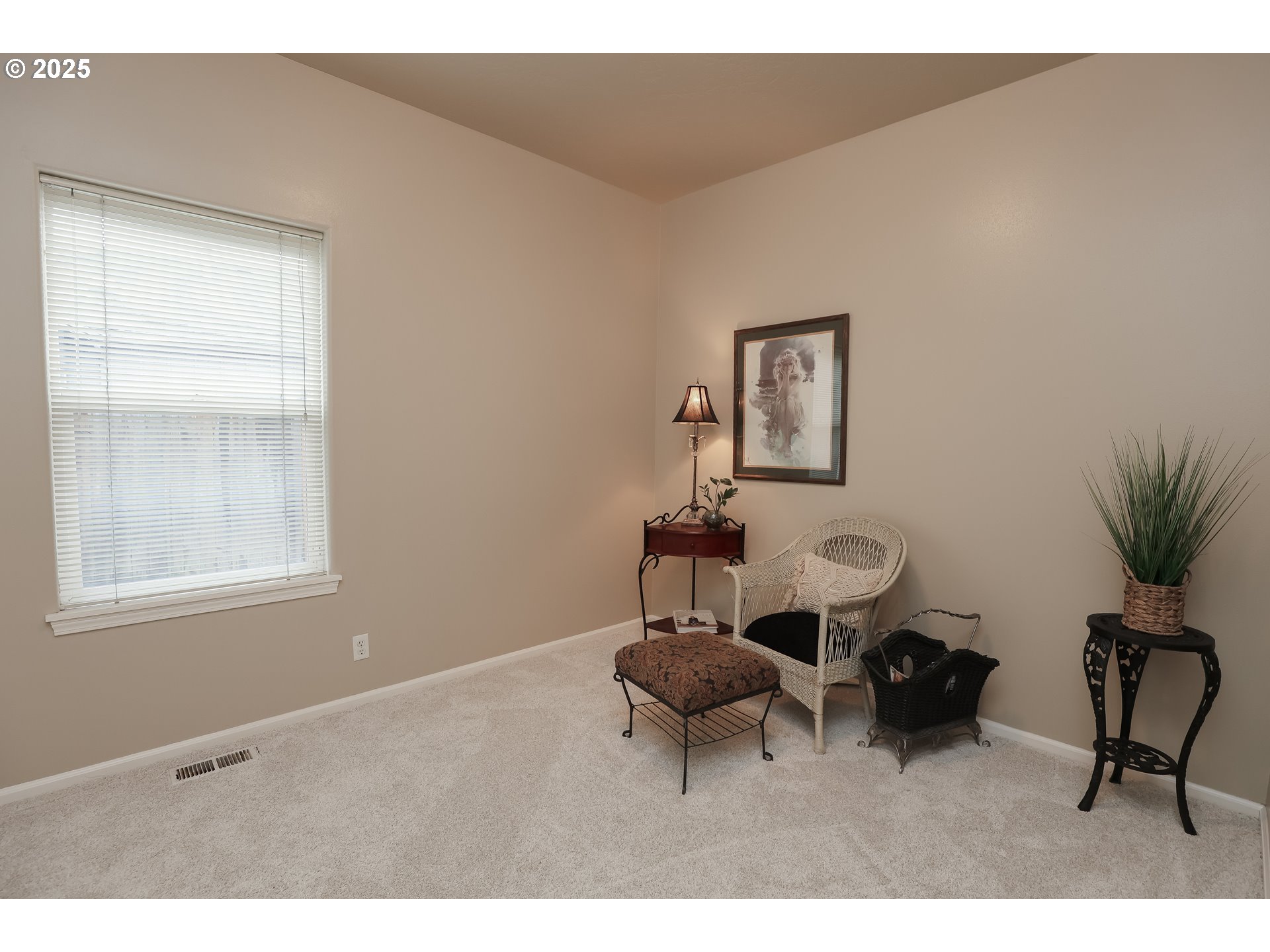 2917 Dry Creek Road Eugene, OR 97404 - Photo 21 of 41 Bedroom