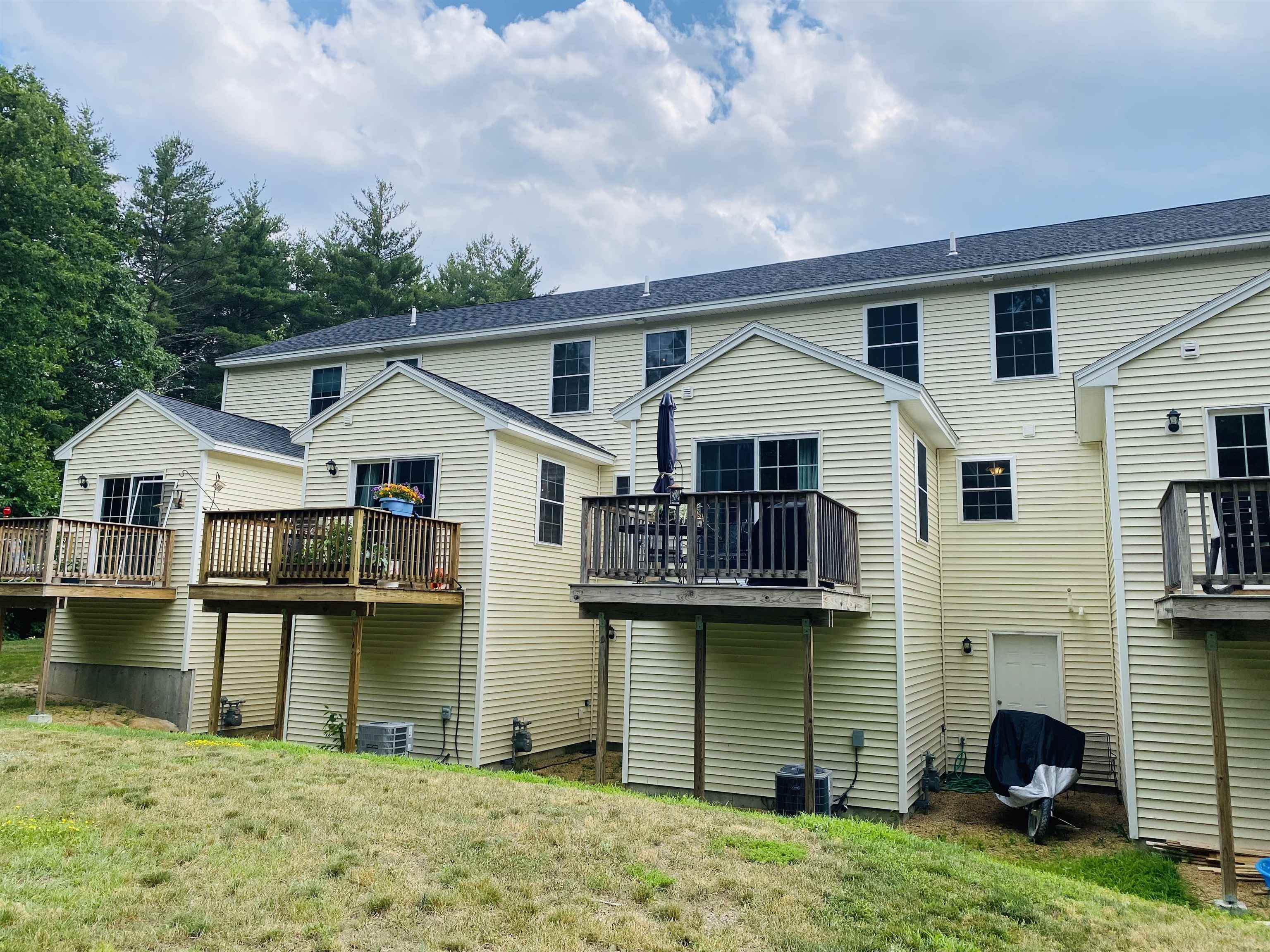 138 Exeter Road, Unit 26 Epping, NH 03042 - Photo 25 of 35