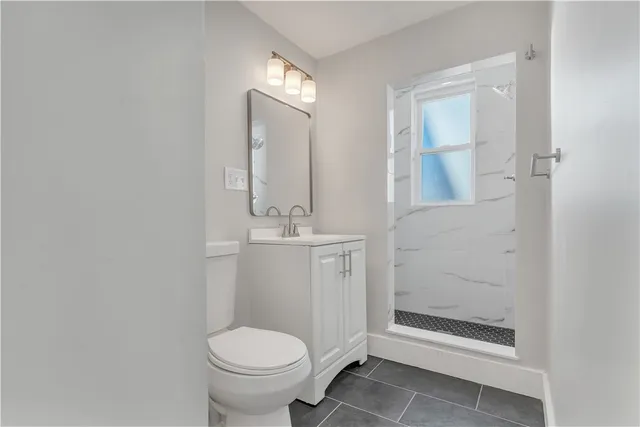 $2,350 | 382 Orms Street, Unit 2, Providence, RI 02908