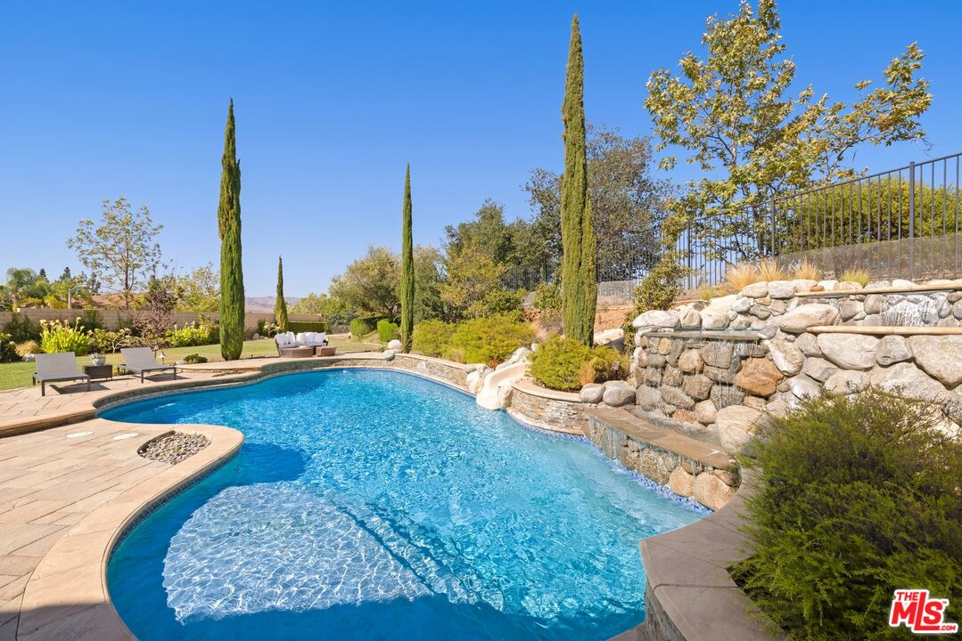 886 Hemlock Ridge Court Simi Valley, CA 93065 - Photo 12 of 28 Gallery Image 12