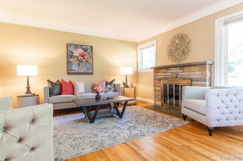 6302 Donaldson Road Troy, MI 48085 - Photo 7 of 22 02 living room 2.jpg