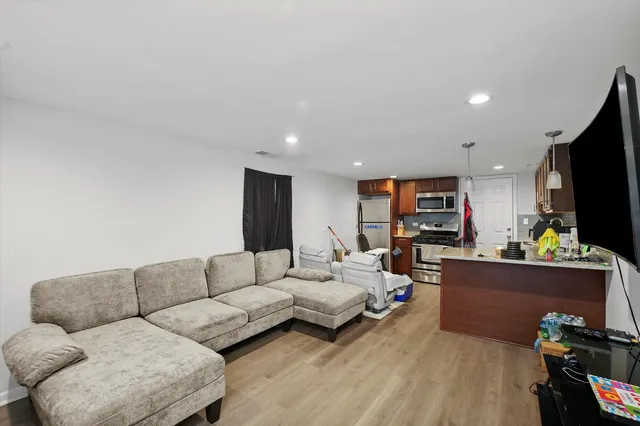 $689,127 | 5436 West Dakin Street, Chicago, IL 60641