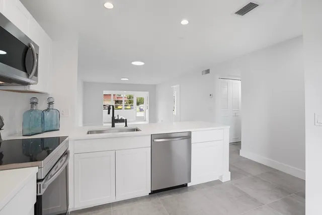 $268,000 | 737 Nantucket Circle, Unit B, Lake Worth, FL 33467