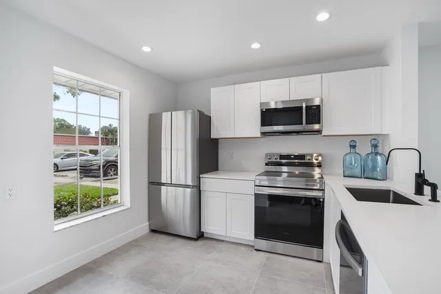 $268,000 | 737 Nantucket Circle, Unit B, Lake Worth, FL 33467