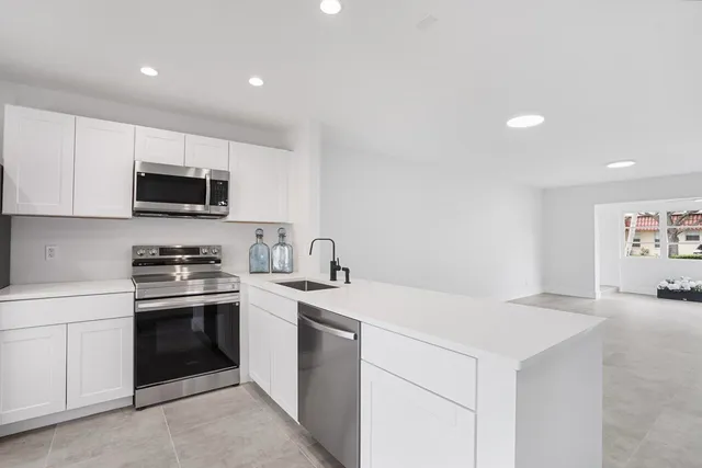 $268,000 | 737 Nantucket Circle, Unit B, Lake Worth, FL 33467