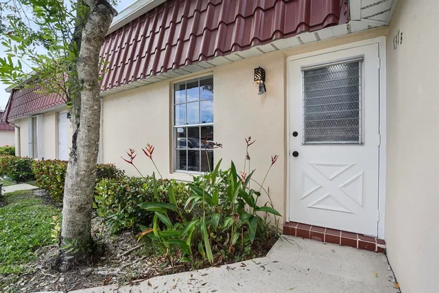 $268,000 | 737 Nantucket Circle, Unit B, Lake Worth, FL 33467