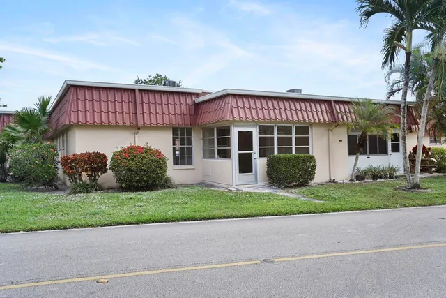 $268,000 | 737 Nantucket Circle, Unit B, Lake Worth, FL 33467