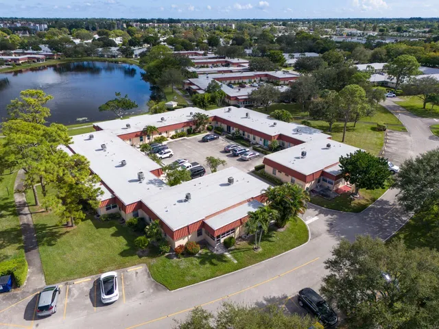 $268,000 | 737 Nantucket Circle, Unit B, Lake Worth, FL 33467