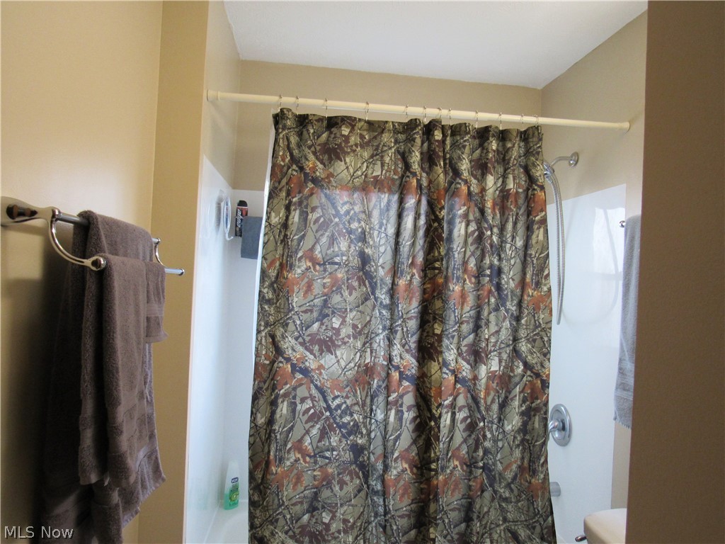 4836 Forest Road Mentor, OH 44060 - Photo 15 of 31 Updated full bathroom!