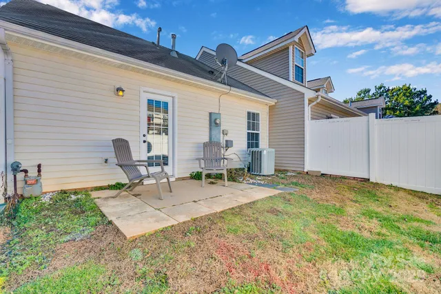 $260,000 | 719 Waterfall Way, Clover, SC 29710