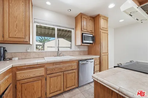$899,000 | 4254 Gaviota Avenue, Long Beach, CA 90807