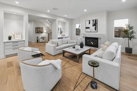 $1,395,000 | 107 East 24th Street, Houston, TX 77008