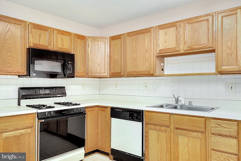 2605 Rigging Drive Annapolis, MD 21401 - Photo 8 of 23 Kitchen