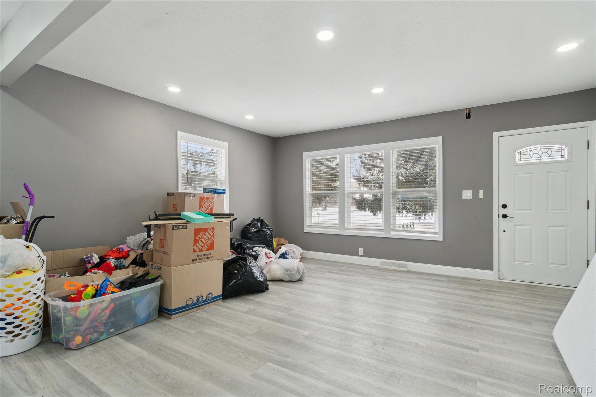 4214 North Linden Road Flint, MI 48504 - Photo 8 of 27 Gallery Image 8
