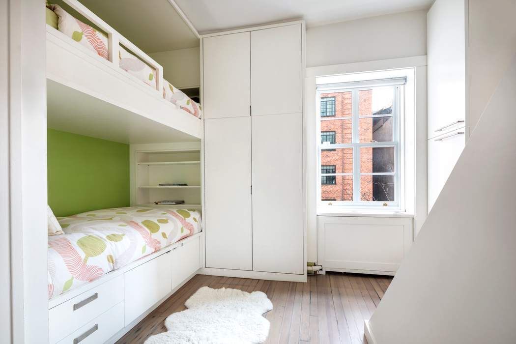 69 Washington Place, Unit 3/4/5 Manhattan, NY 10011 - Photo 15 of 26 a bedroom with a bed and a window