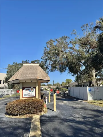 $180,000 | 315 30th Avenue West, Unit B103, Bradenton, FL 34205