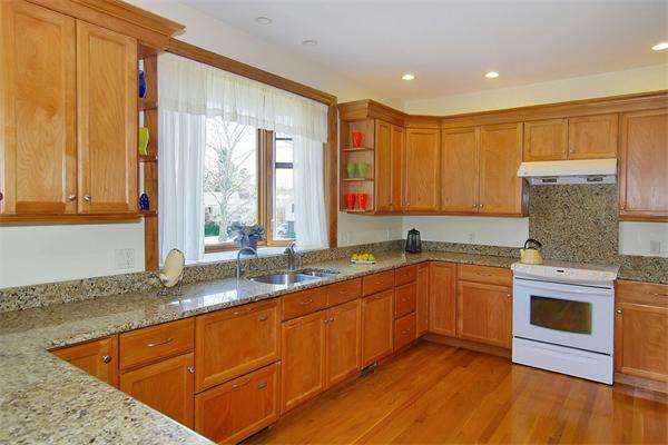 18 Lawndale Road Stoneham, MA 02180 - Photo 12 of 30 Gallery Image 12