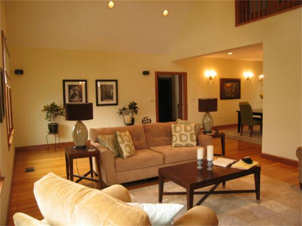 18 Lawndale Road Stoneham, MA 02180 - Photo 7 of 30 Gallery Image 7