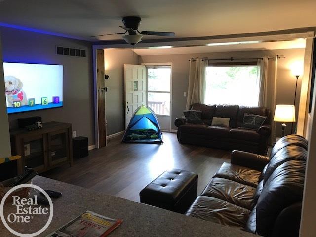 54985 Ridge Road New Baltimore, MI 48047 - Photo 31 of 42 31357341-30.JPG
