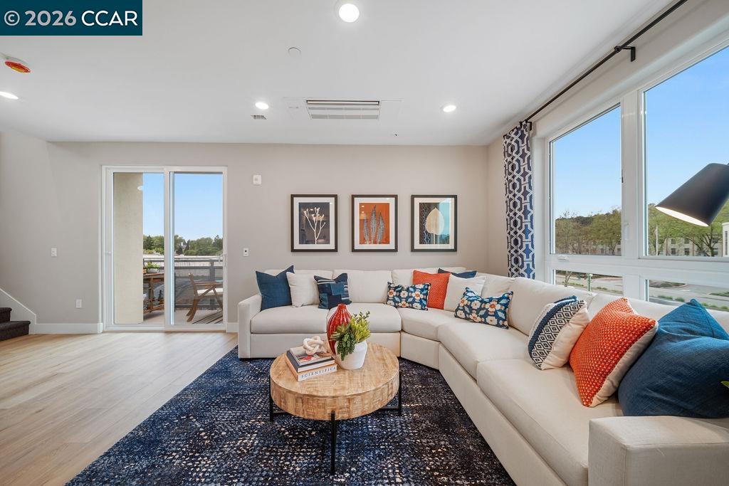 27264 Cosmo Court Hayward, CA 94544 - Photo 4 of 36