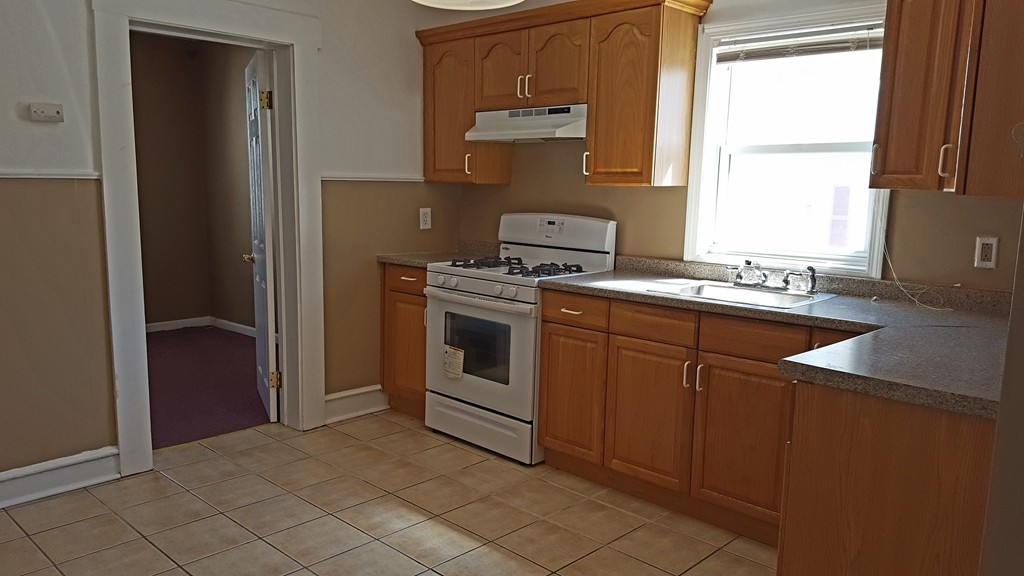 30 Lapham Street Fall River, MA 02721 - Photo 5 of 18