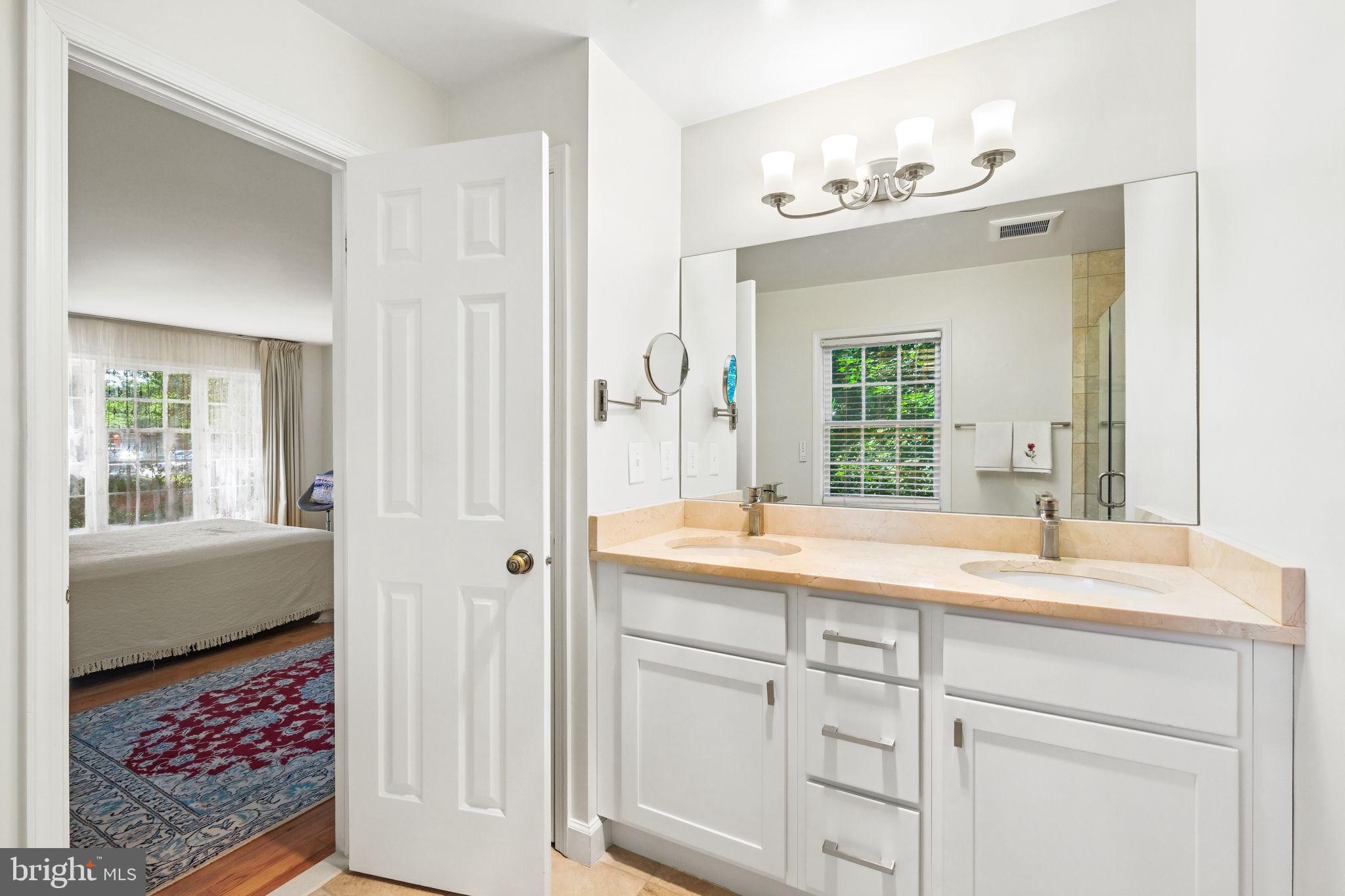 11900 Canfield Road Potomac, MD 20854 - Photo 21 of 44 Primary Suite