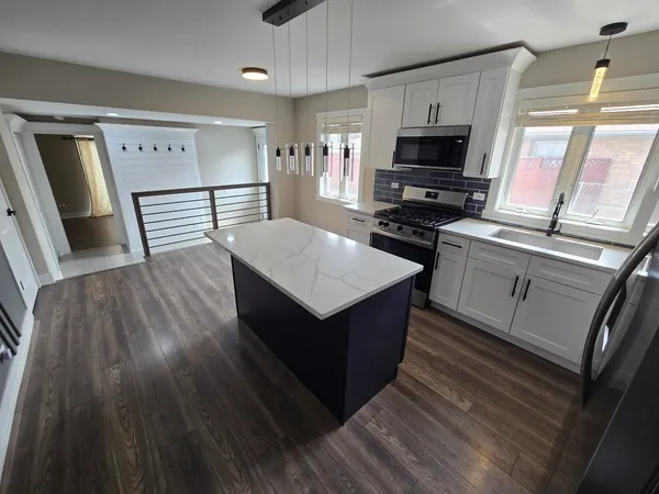 $3,500 | 6024 Birmingham Street, Chicago Ridge, IL 60415